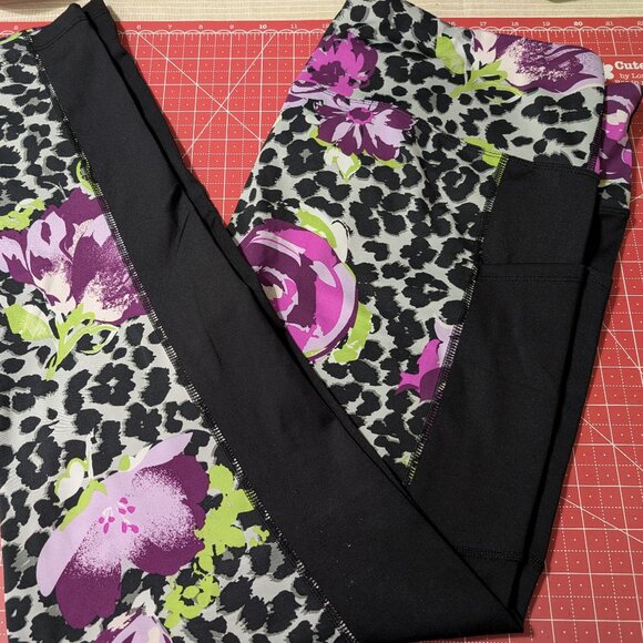 Like NEW LuLaRoe Fearless Leggings - Picture 1 of 9